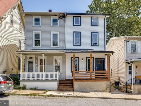31 Buttonwood St, Mount Holly, NJ 08060