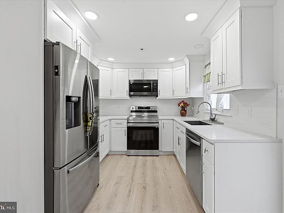4th image of 6987 Villa Del Rey Ct