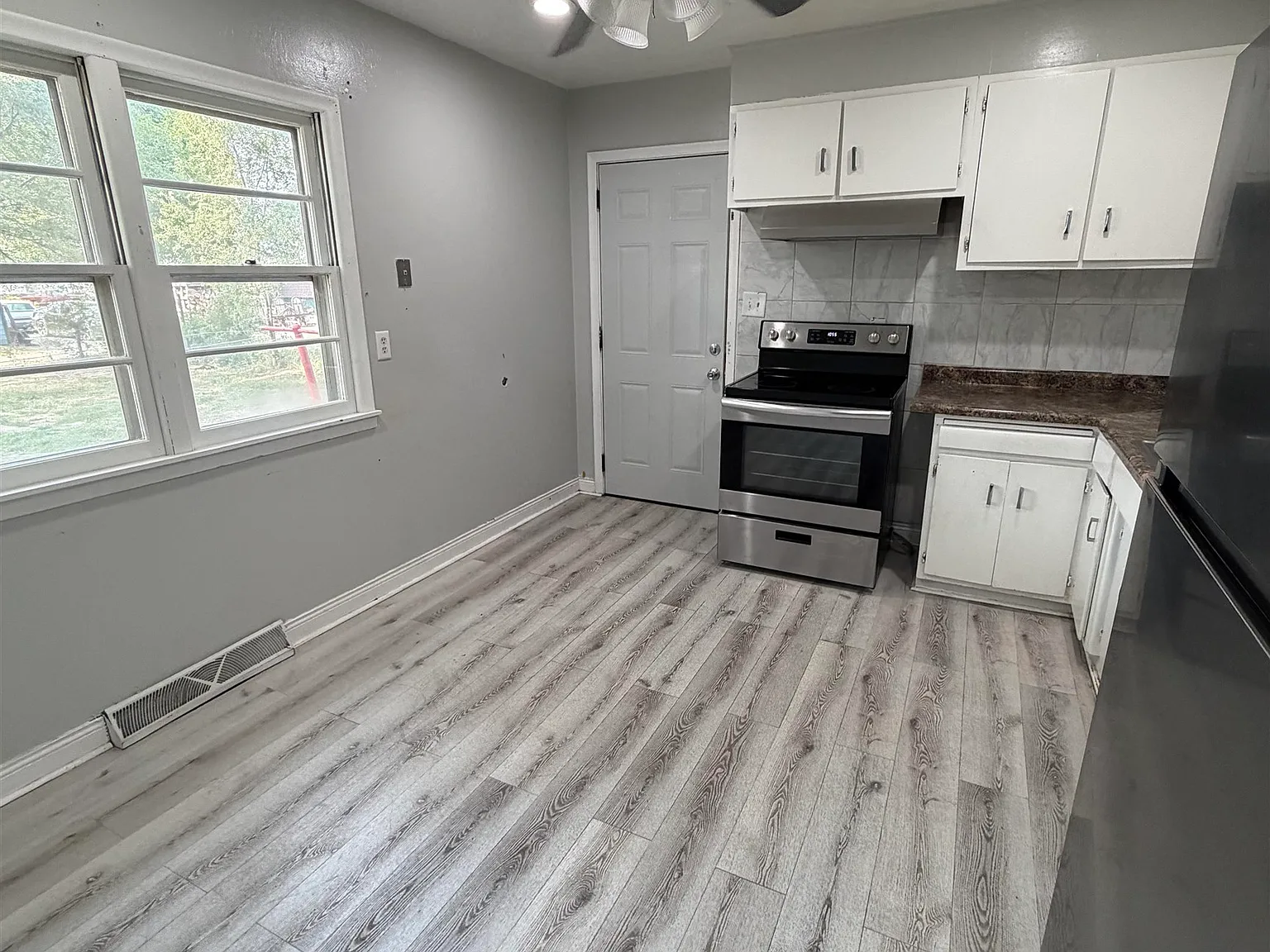 2 bed, 720 sqft, $1,300 — Photo 4
