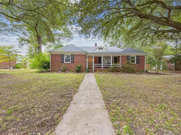 2935 Sterling Point Dr, Portsmouth, VA 23703