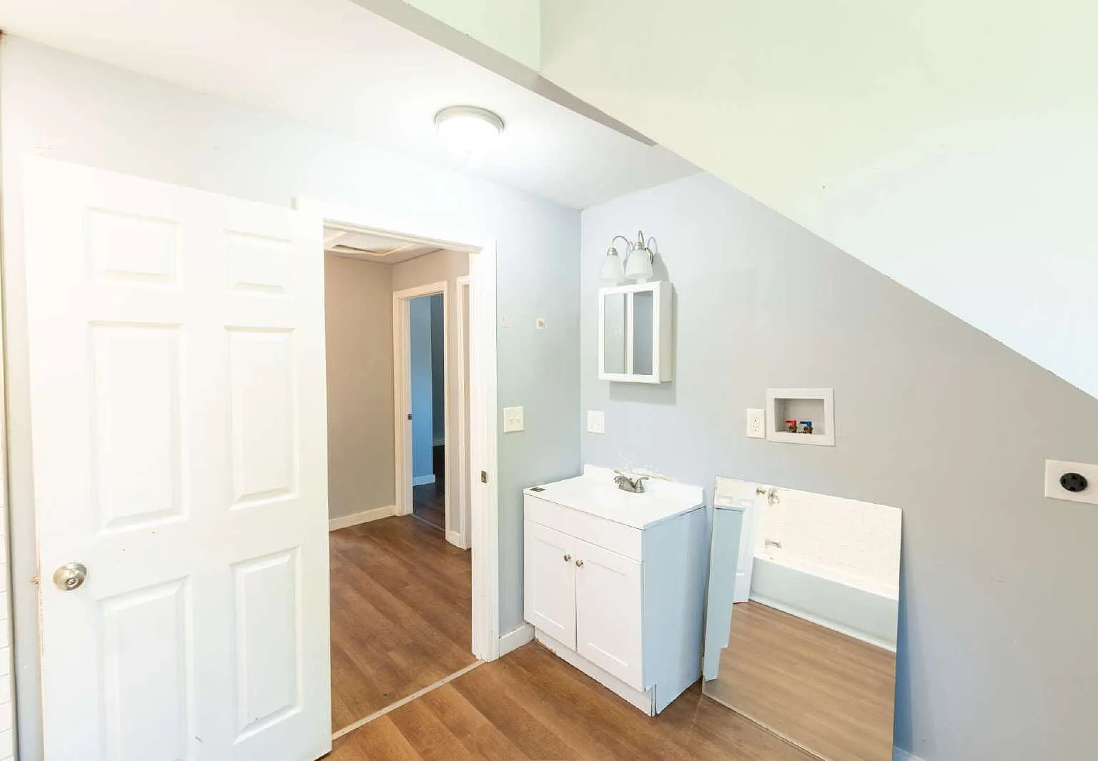 4 bed, 1.0 bath, $2,700 — Photo 3