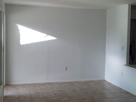 5th image of 443 Granada Blvd