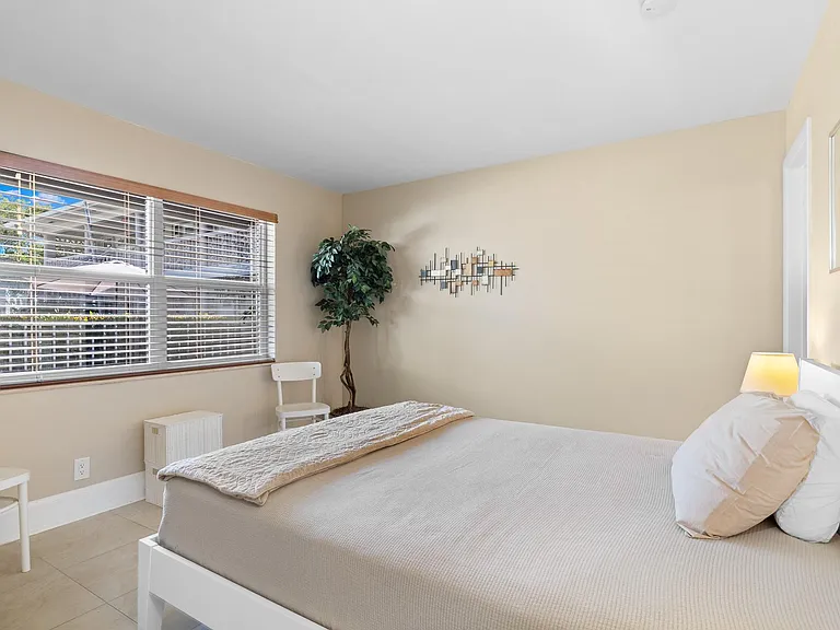 2701 NE 1st St #106 — Photo 22