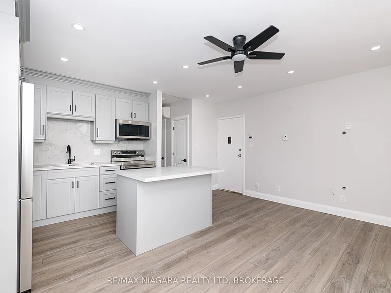 2 Lewis St #4 — Photo 10