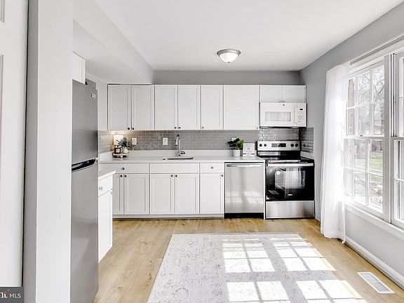 2nd image of 2557 Kingswood Ct