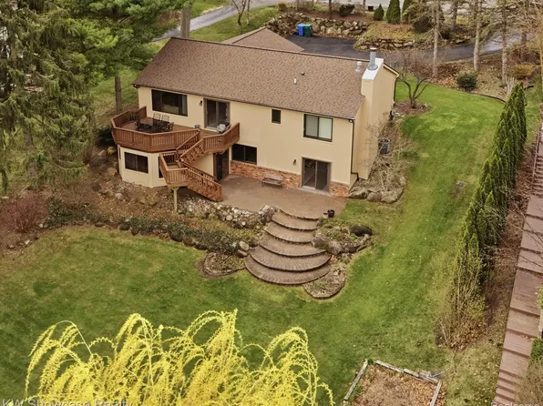 3330 Benstein Rd, Commerce Township, MI 48382