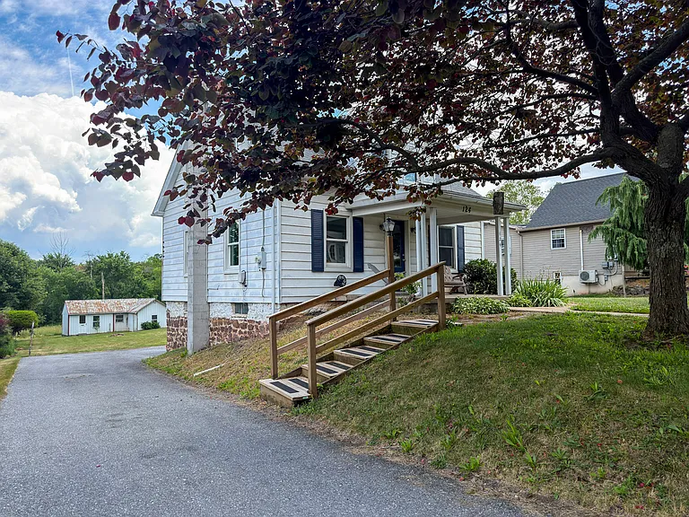 124 E Church St — Photo 19