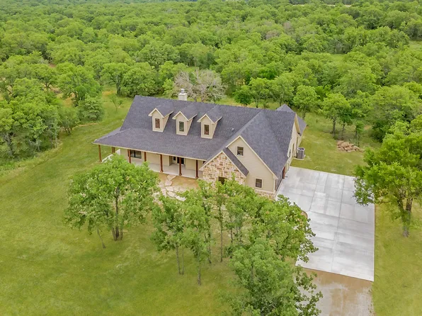 198 Woodlands Ln, Chico, TX 76431