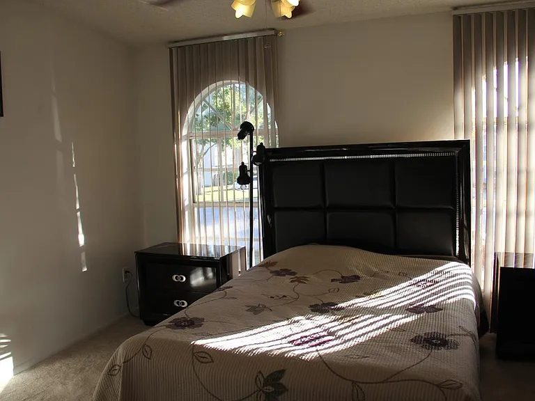 8548 J R Manor Dr — Photo 4