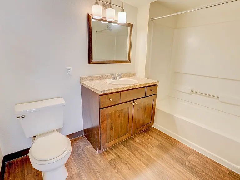 Americana Lakewood Apartments — Photo 121
