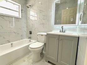 6035 SW 39th St, Hollywood, FL
