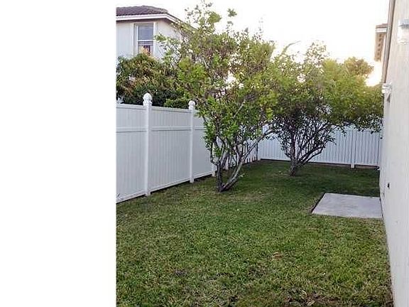3rd image of 16452 NW 19th St