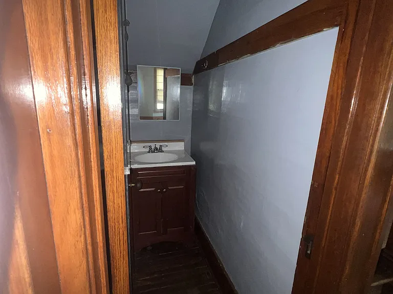 935 Westcott St — Photo 12