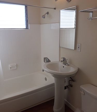 4th image of 3435 Vinton Ave #6