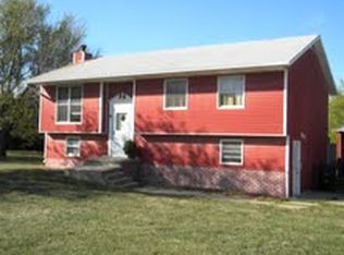 216 W 7th St, Lebo, KS 66856