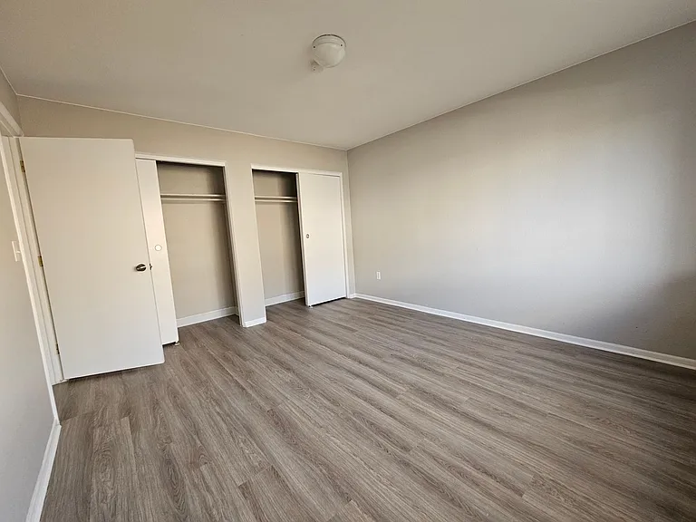 1990 N Beeler St #8 — Photo 13