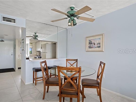 4th image of 19451 Gulf Blvd APT 512