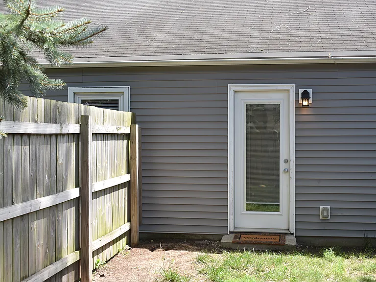 2360 Arrow St — Photo 45