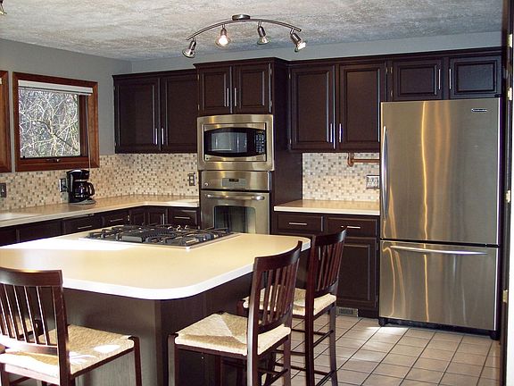 3rd image of 2210 E Rockwood Blvd
