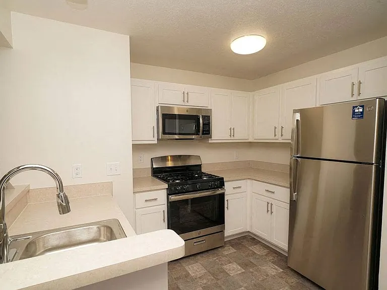 Arbor Lakes Apartments — Photo 16