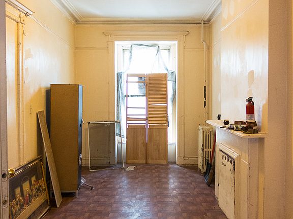 2nd image of 438 Marion St APT 3