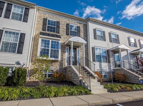 2nd image of 268 Oxford Oak Dr