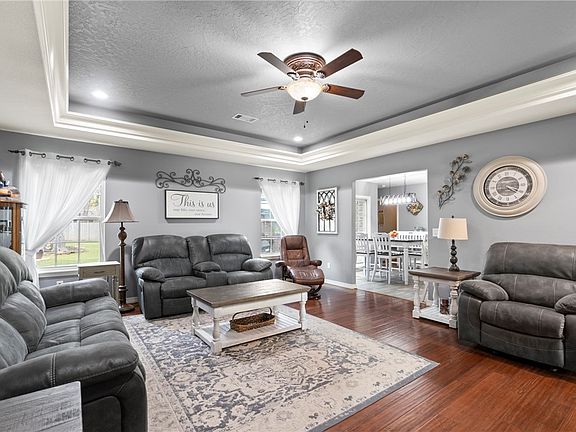 4th image of 608 Pioneer Ln