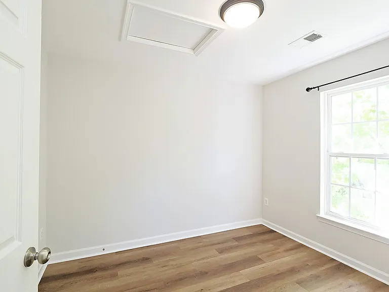 914 Bing Ln — Photo 16
