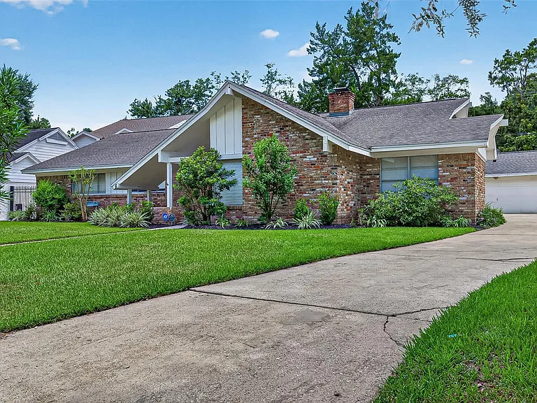 12411 Pinerock Ln — Photo 2