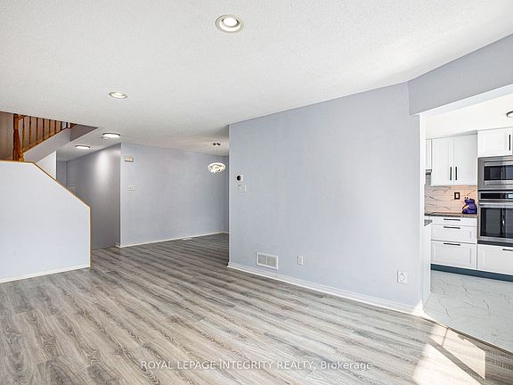 4th image of 67 Landover Cres