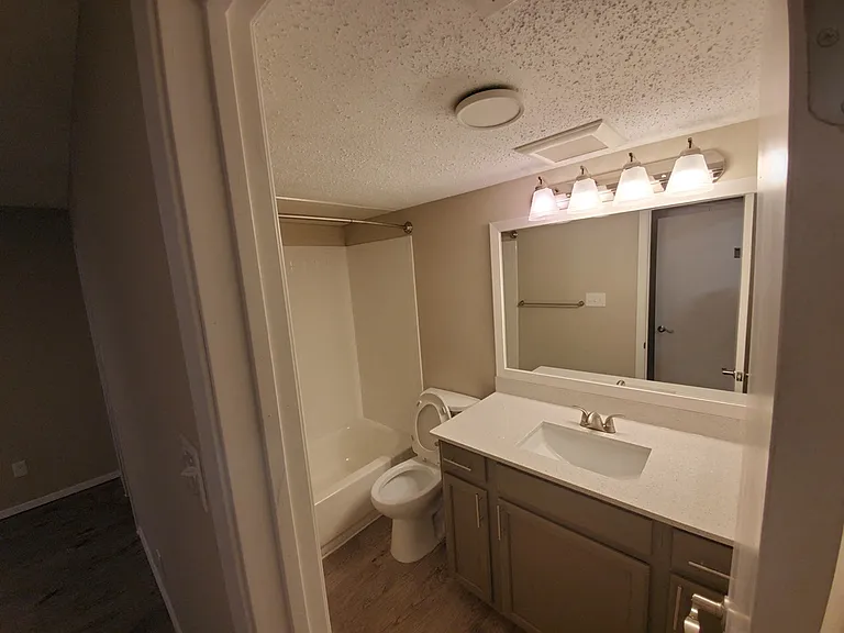 Trails of Walnut Creek bathroom