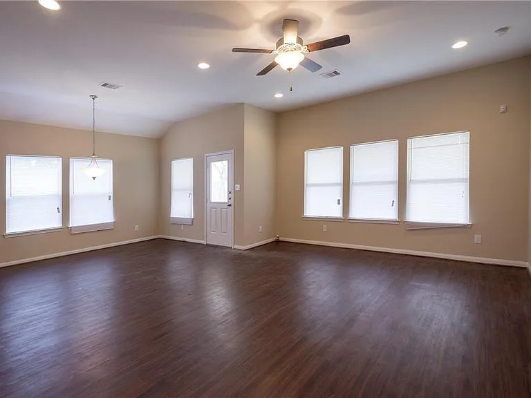 18702 Shay Ln — Photo 2