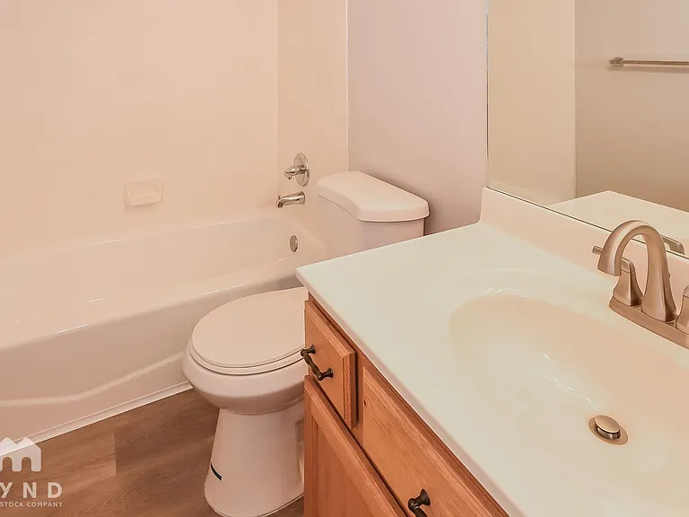 223 W 1425 N — Photo 11