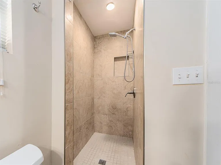 2242 Indian Ave S — Photo 12