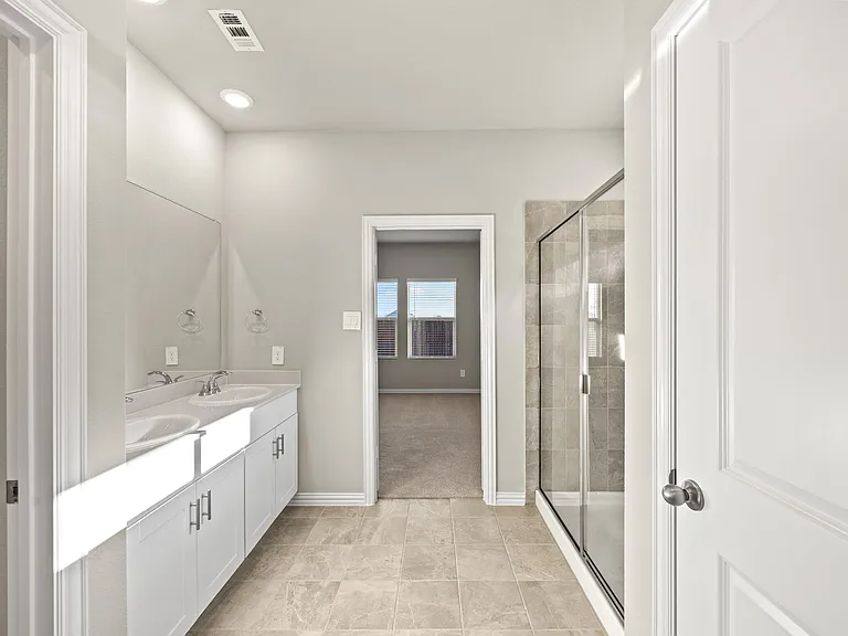 607 Clover Creek Dr — Photo 17