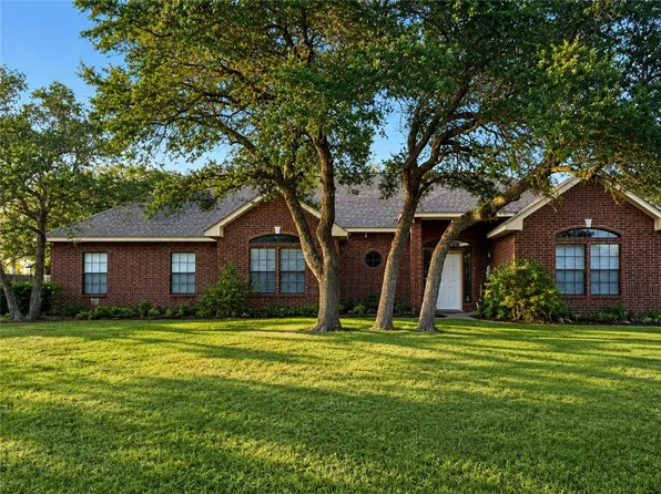 1422 W Deberry Ave, Aransas Pass, TX 78336