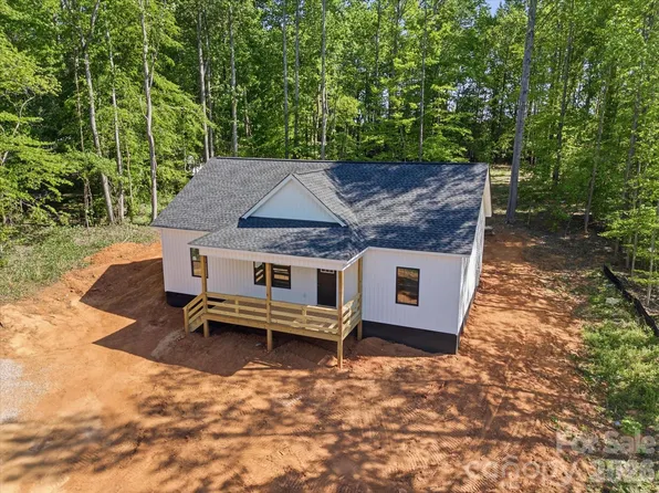 1416 Blackbird Dr, Clover, SC 29710