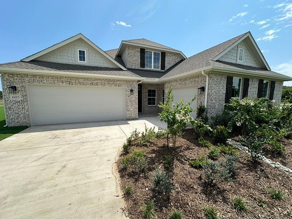 1st image of 605 Brown Rd