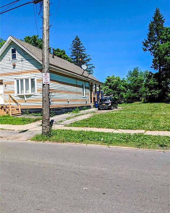 2nd image of 1043 Smith St