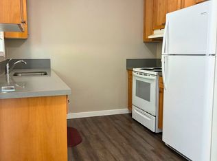 822 S Columbia St APT 4, Newberg, OR