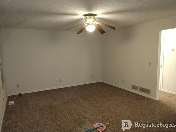 4th image of 828 Hutchins Ave