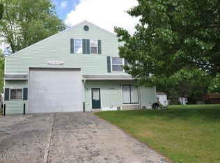 11564 Winchester Dr, Shelbyville, MI 49344