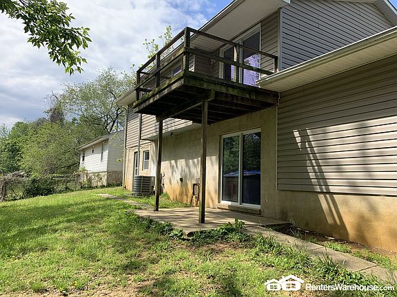 4th image of 300 Woodlawn Ave