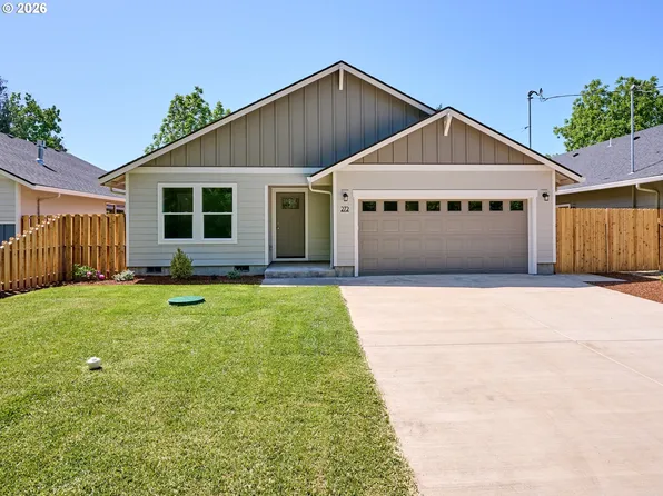 272 SE Ivy St, Mill City, OR 97360