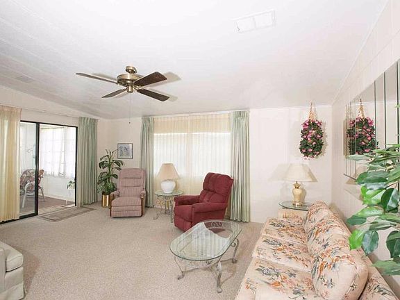 3rd image of 811 Oleander Cir