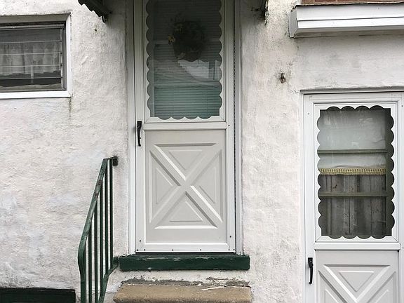 2nd image of 6016 Montague St
