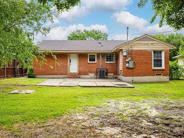 325 Paddy St — Photo 17
