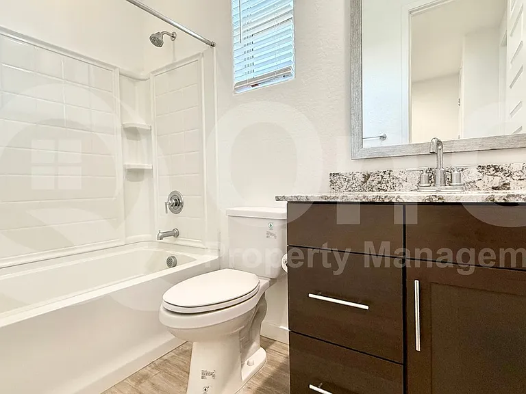 16416 W Saguaro Park Ln — Photo 21
