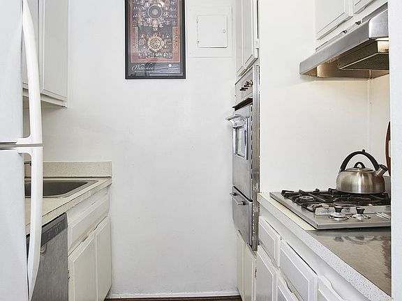 2nd image of 7 E 14th St APT 1627