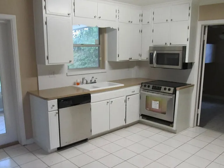 6415 Lenczyk Dr #2 — Photo 6